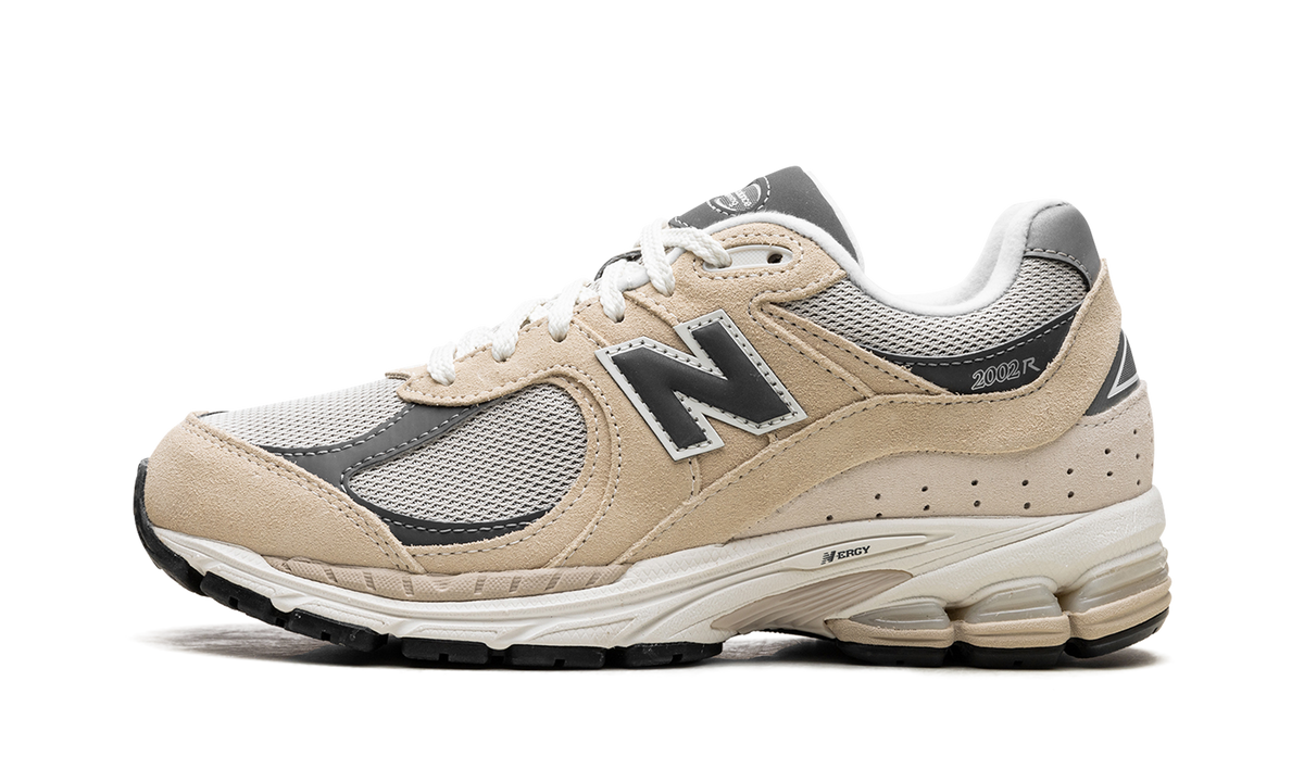 Overkicks - New Balance 2002R Sandstone Magnet (M2002RFA) - vista lateral