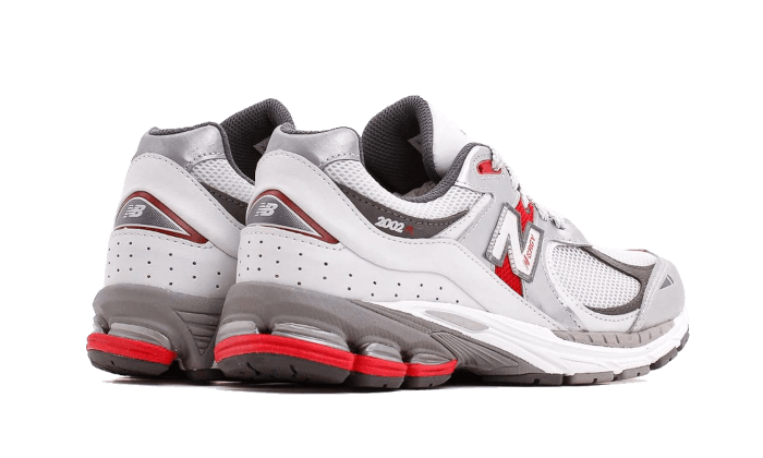 Overkicks - New Balance 2002R Silver Metallic Team Red (M2002RLB) - par completo