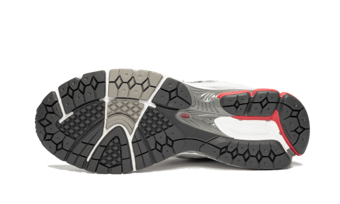 Overkicks - New Balance 2002R Silver Metallic Team Red (M2002RLB) - detalle suela