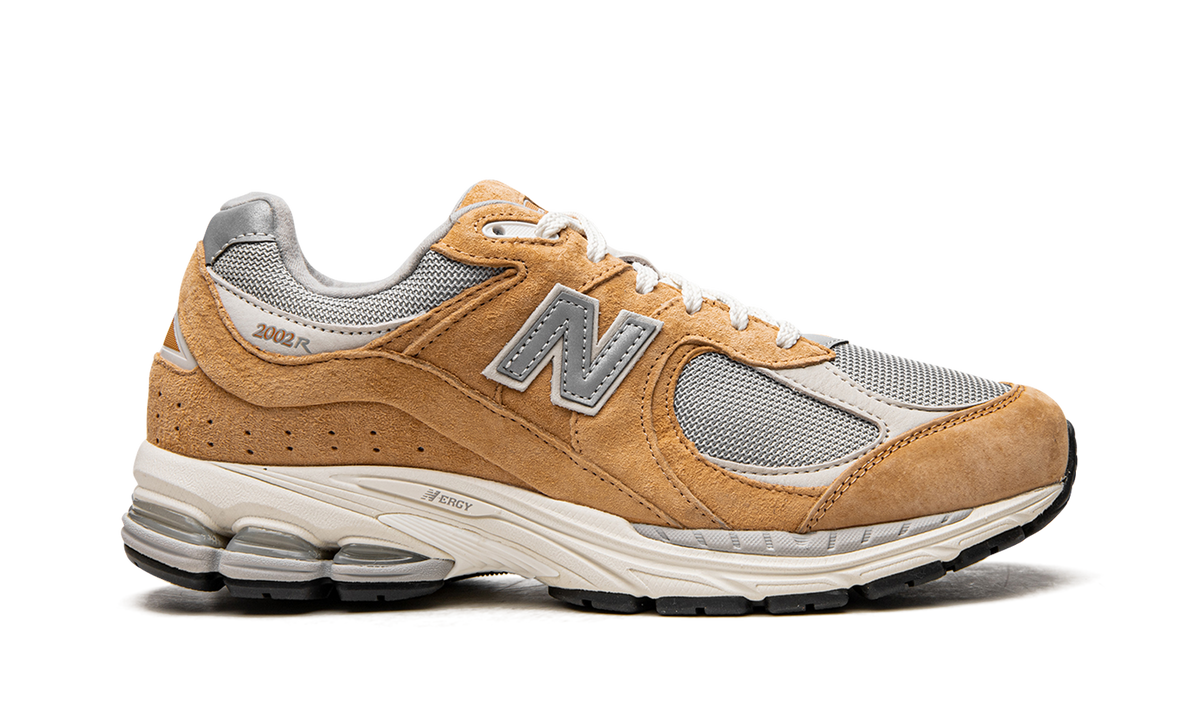 Overkicks - New Balance 2002R Sweet Caramel (M2002RHM) - detalle talón