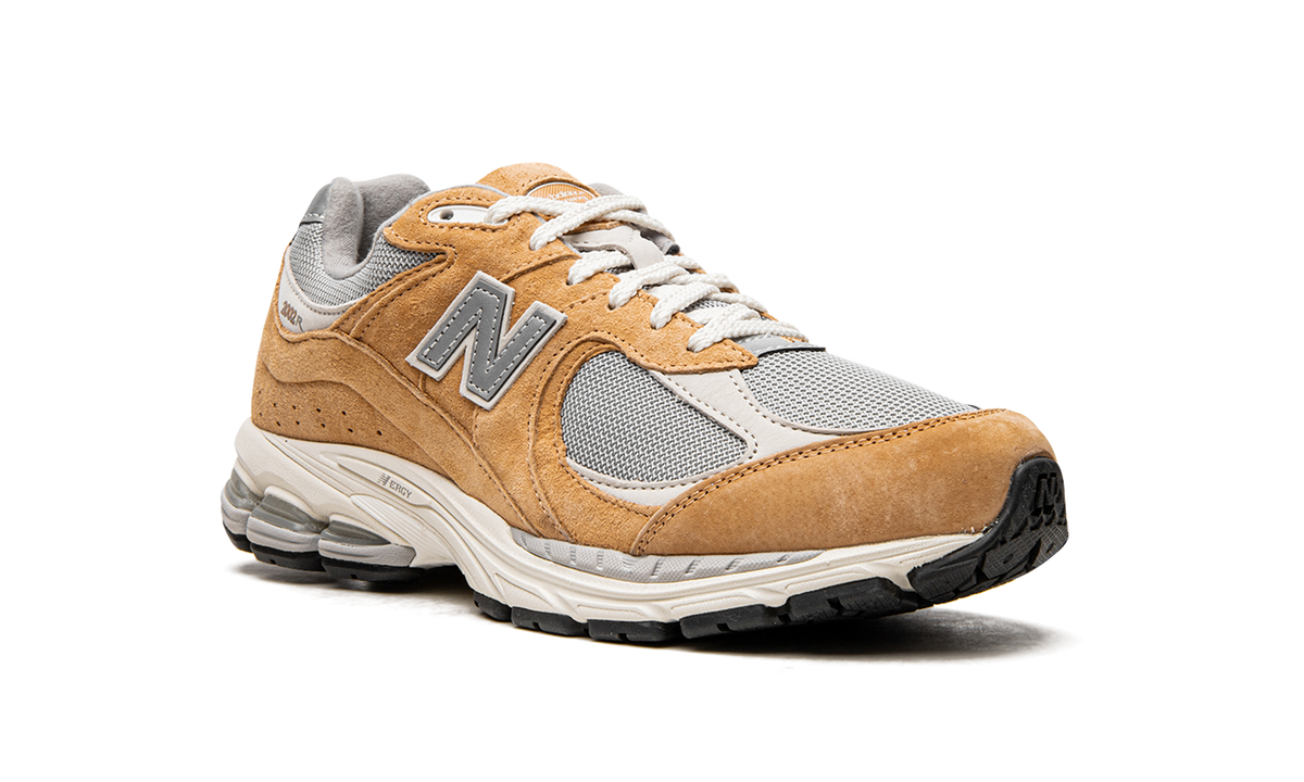 Overkicks - New Balance 2002R Sweet Caramel (M2002RHM) - detalle lateral interior