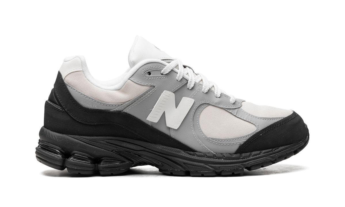Overkicks - New Balance 2002R The Basement Stone Grey (M2002RBA) - detalle talón