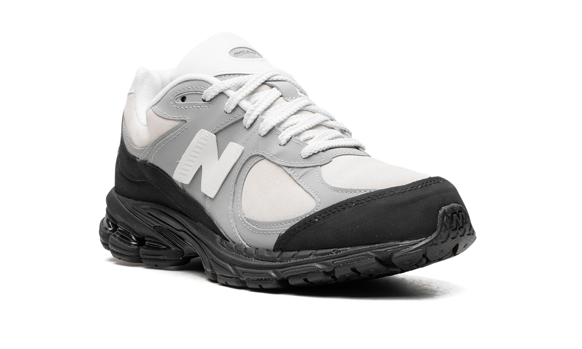 Overkicks - New Balance 2002R The Basement Stone Grey (M2002RBA) - detalle lateral interior