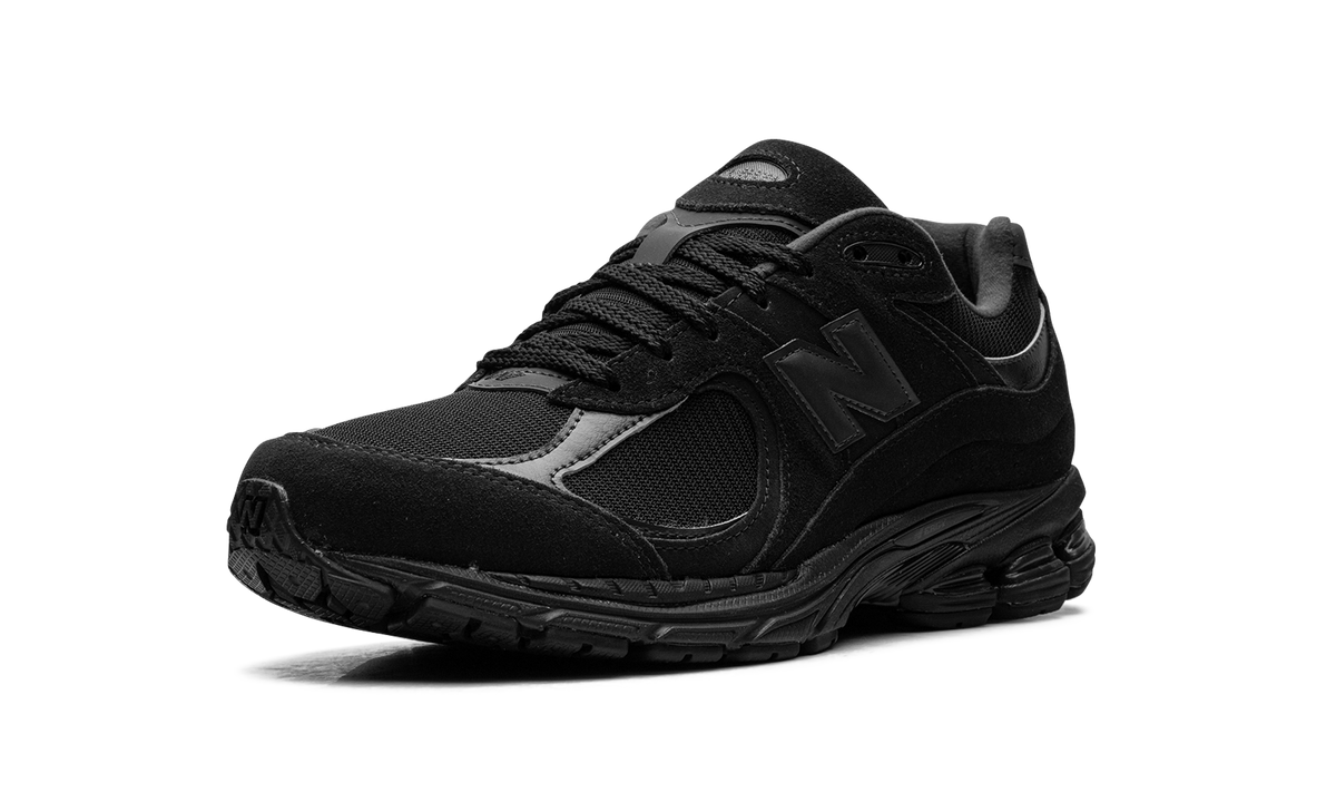 Overkicks - New Balance 2002R Triple Black Suede (U2002RBL) - detalle suela