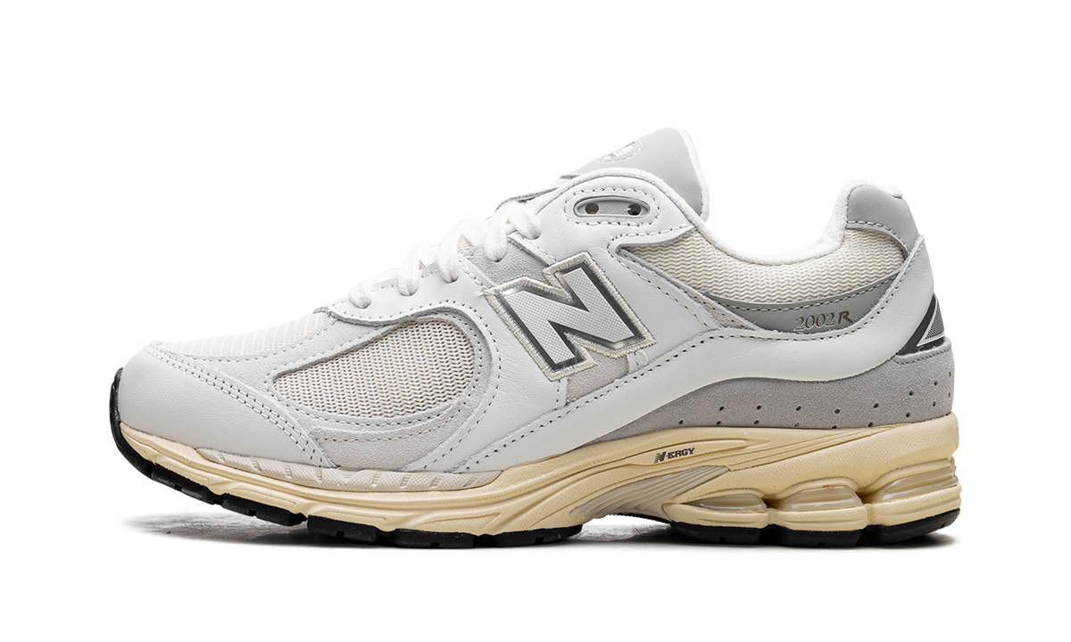 Overkicks - New Balance 2002R White Gold (M2002RIA) - vista lateral