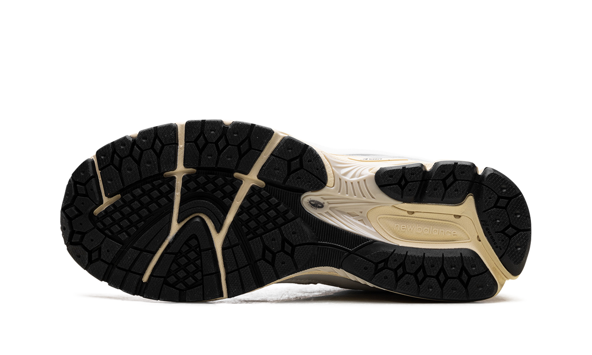 Overkicks - New Balance 2002R White Gold (M2002RIA) - vista superior