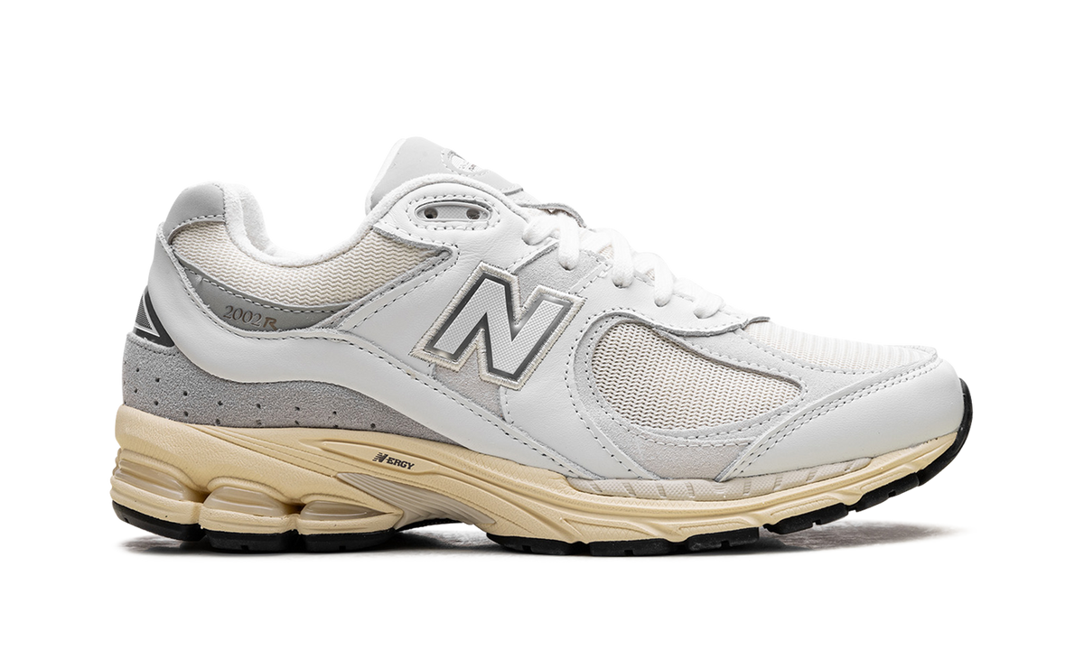 Overkicks - New Balance 2002R White Gold (M2002RIA) - detalle talón