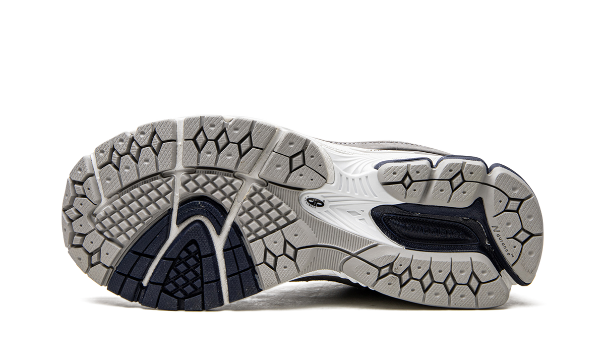 Overkicks - New Balance 2002R thisisneverthat The 2022 Downtown Run (M2002RTH) - vista superior