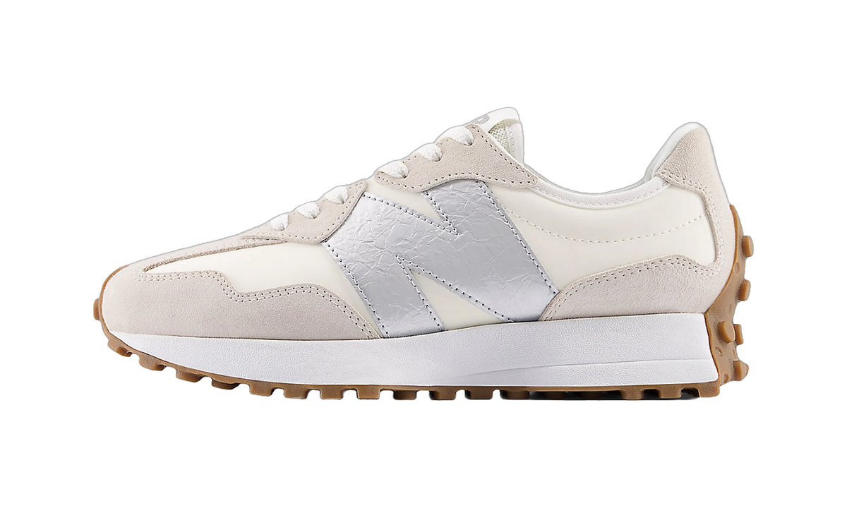 Overkicks - New Balance 327 Angora Silver Metallic (Womens) (W327240) - vista lateral
