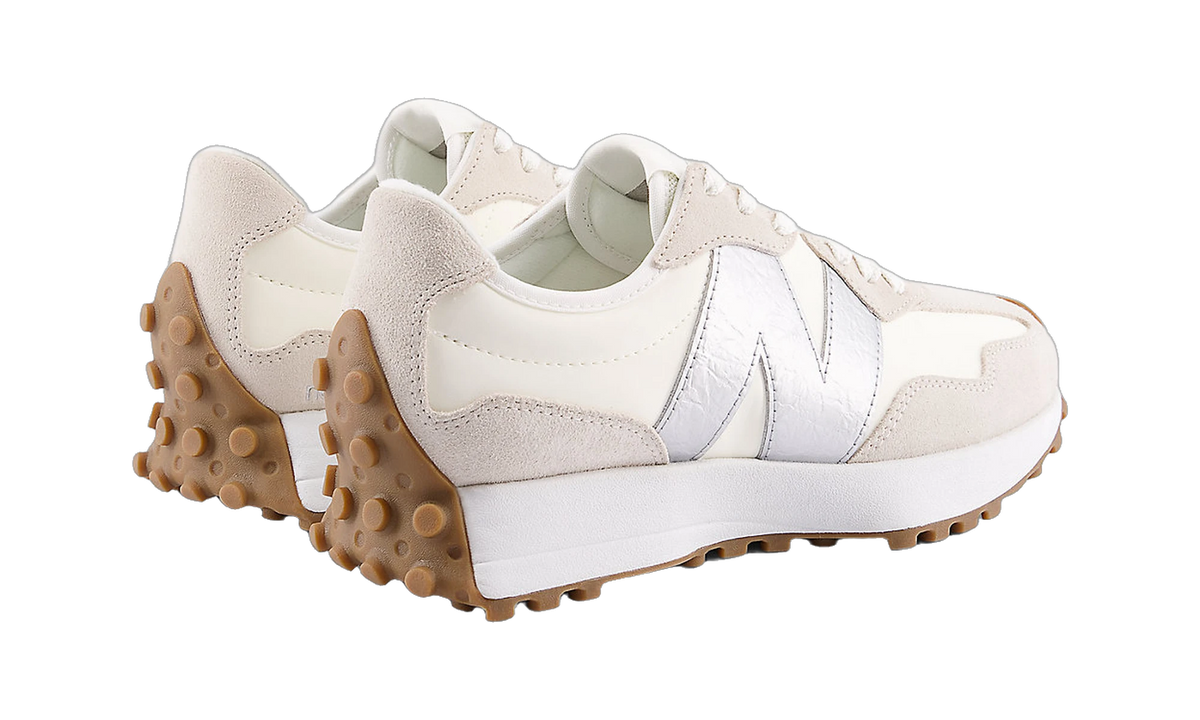 Overkicks - New Balance 327 Angora Silver Metallic (Womens) (W327240) - par completo