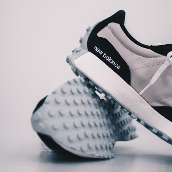 Overkicks - New Balance 327 Black (Womens) (WS327CPA) - detalle suela