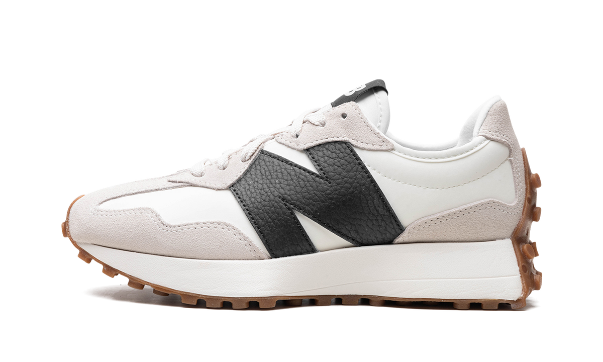 Overkicks - New Balance 327 Moonbeam Black Gum (Womens) (WS327GD) - vista lateral