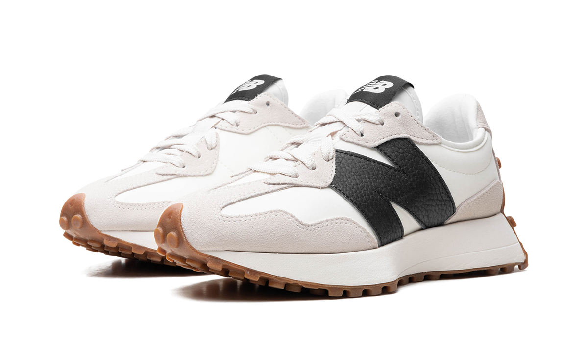 Overkicks - New Balance 327 Moonbeam Black Gum (Womens) (WS327GD) - vista trasera