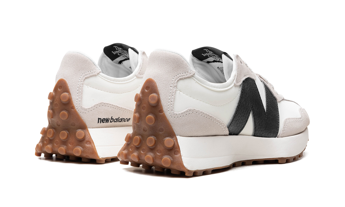 Overkicks - New Balance 327 Moonbeam Black Gum (Womens) (WS327GD) - par completo