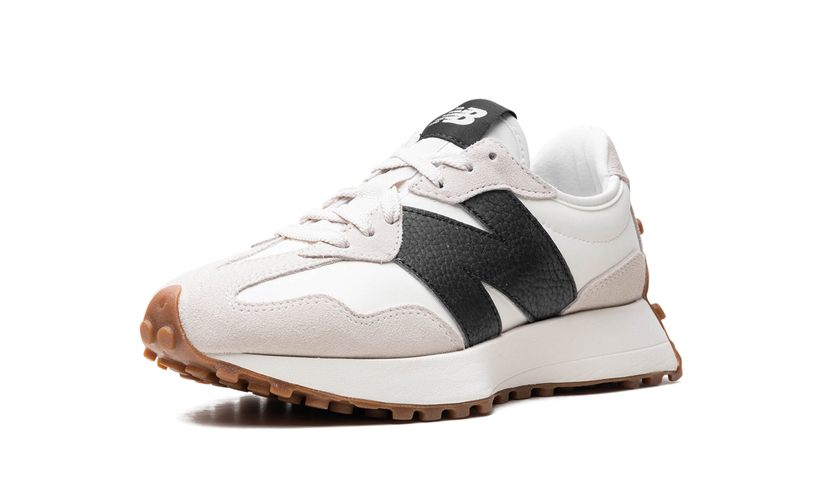 Overkicks - New Balance 327 Moonbeam Black Gum (Womens) (WS327GD) - detalle suela