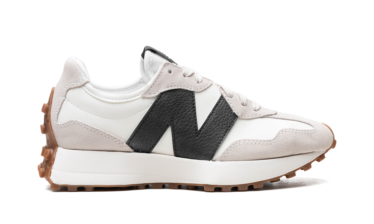 Overkicks - New Balance 327 Moonbeam Black Gum (Womens) (WS327GD) - detalle talón