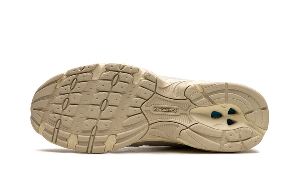 New Balance 530 Beige Angora