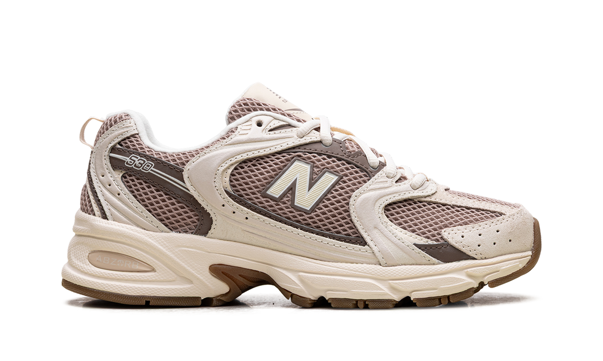 Overkicks - New Balance 530 Bisque Earth Shadow Gum (U530SUA) - detalle talón