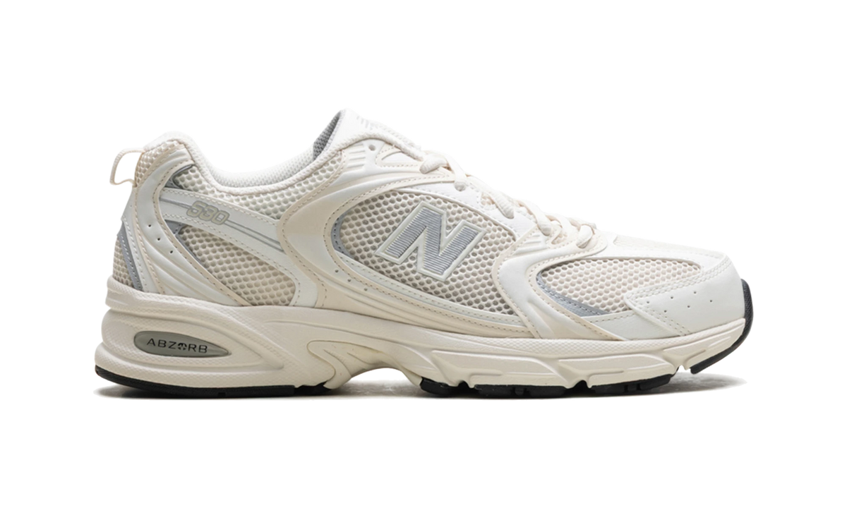 Overkicks - New Balance 530 Cream White Silver (MR530LZ) - detalle talón