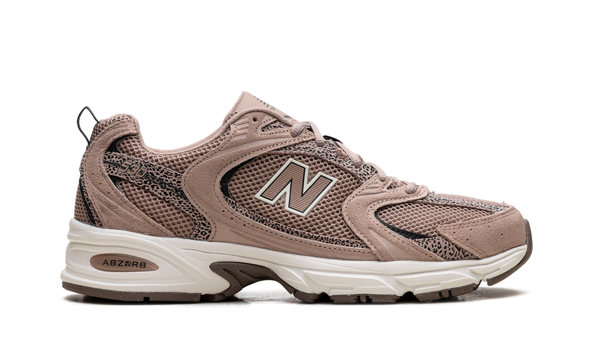 Overkicks - New Balance 530 Flat Taupe Black Cement (U530CRA) - detalle talón