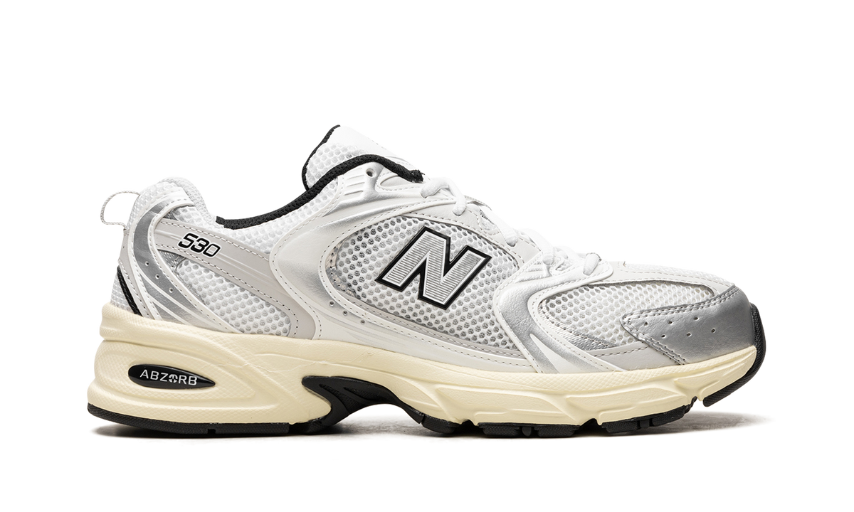 Overkicks - New Balance 530 Silver Cream (MR530TA) - detalle talón
