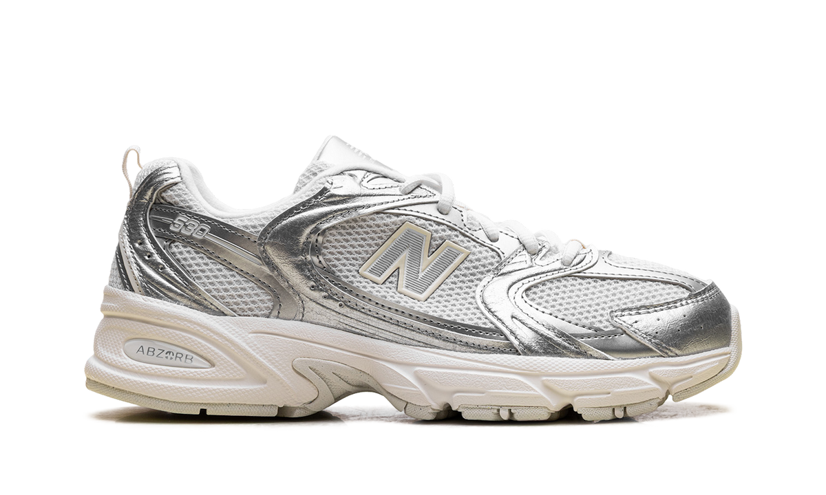 Overkicks - New Balance 530 Silver Metalic Reflection (U5303IR) - detalle talón
