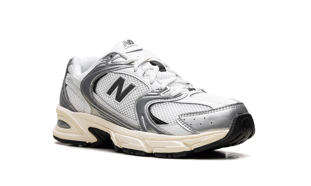 Overkicks - New Balance 530 Silver Metallic Black Cement (U530ESA) - detalle lateral interior