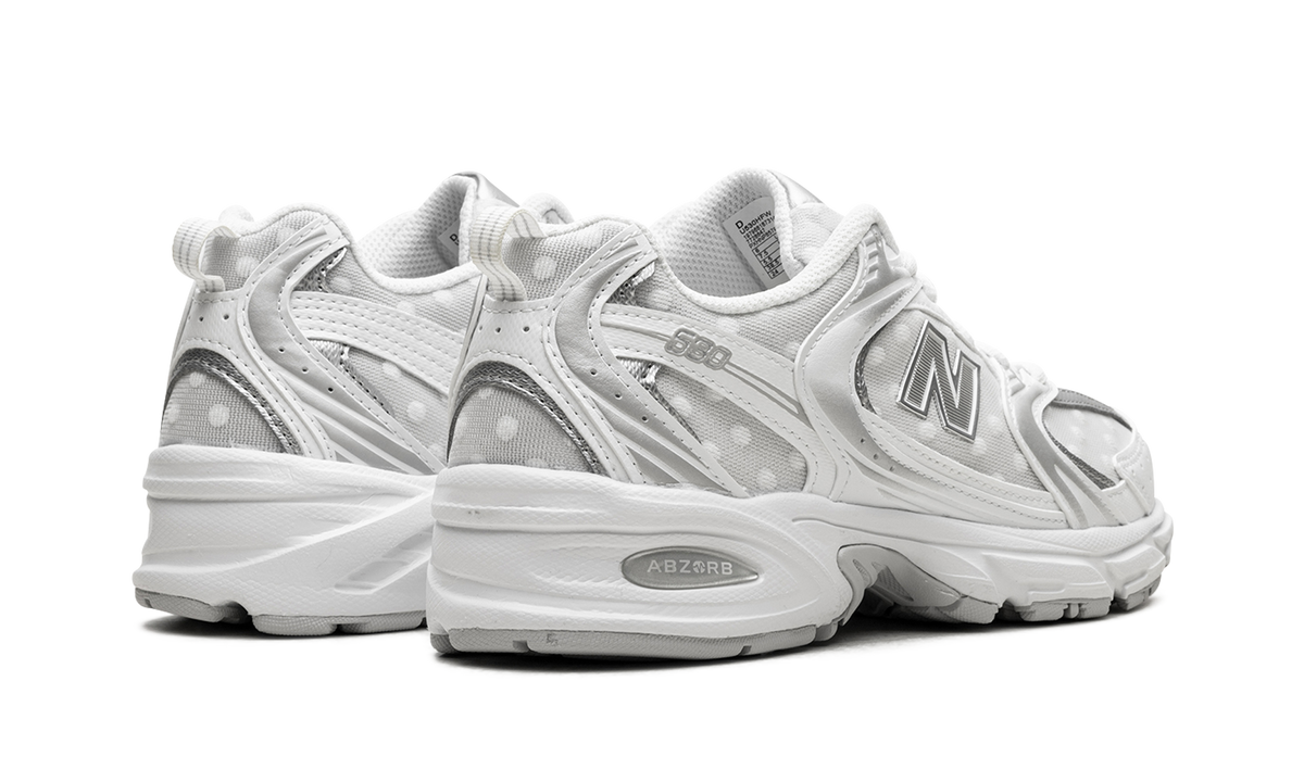 Overkicks - New Balance 530 Silver Metallic Polka Dots (U530HFW) - par completo
