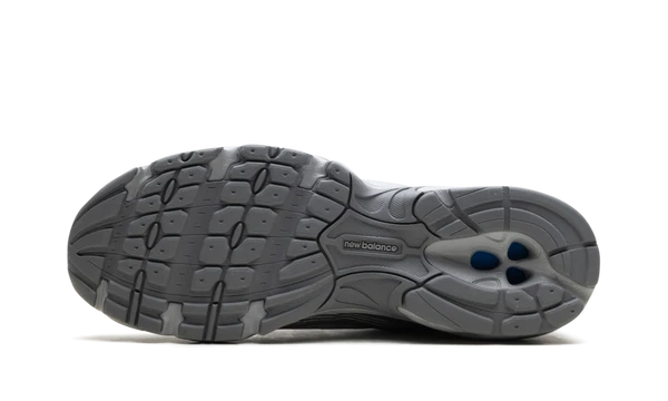 New Balance 530 Silver Metallic Raincloud Polka Dots