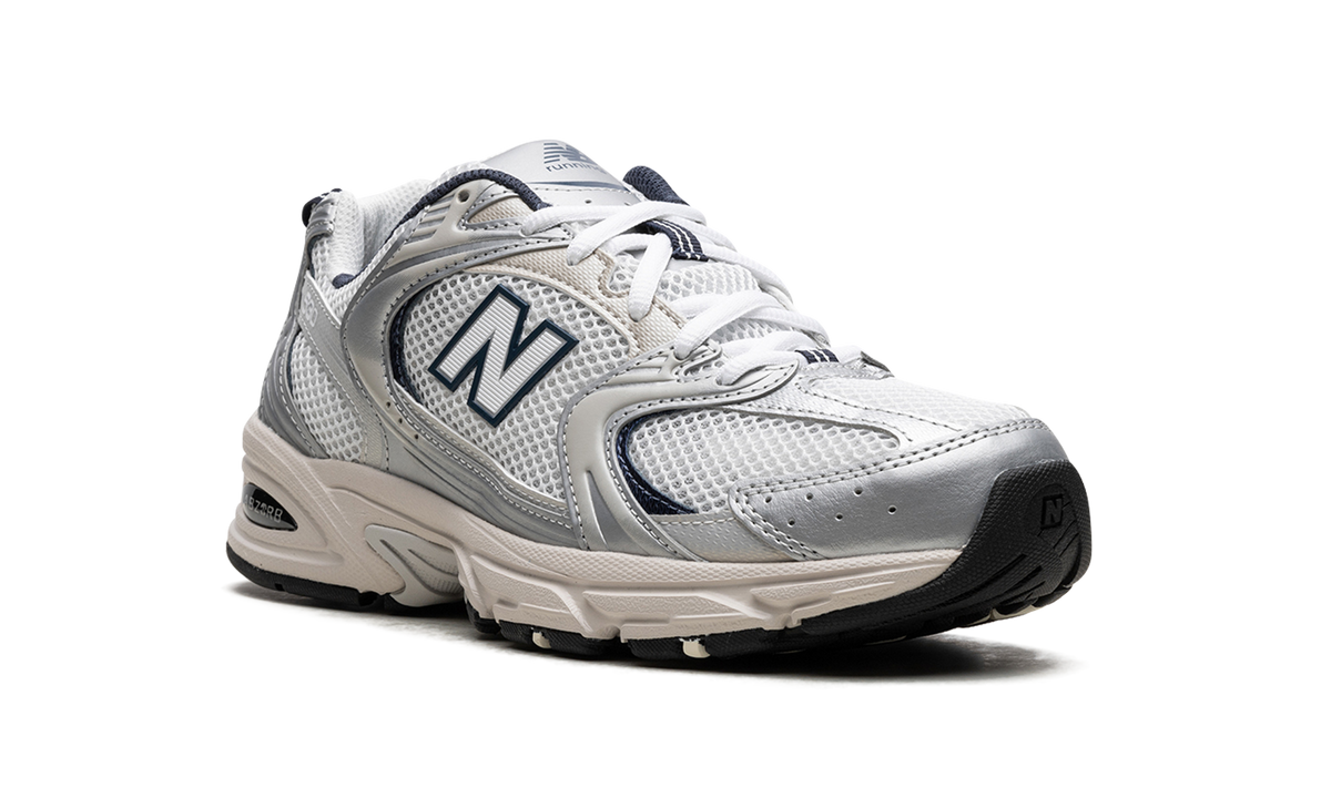 Overkicks - New Balance 530 Steel Grey (MR530KA) - detalle lateral interior