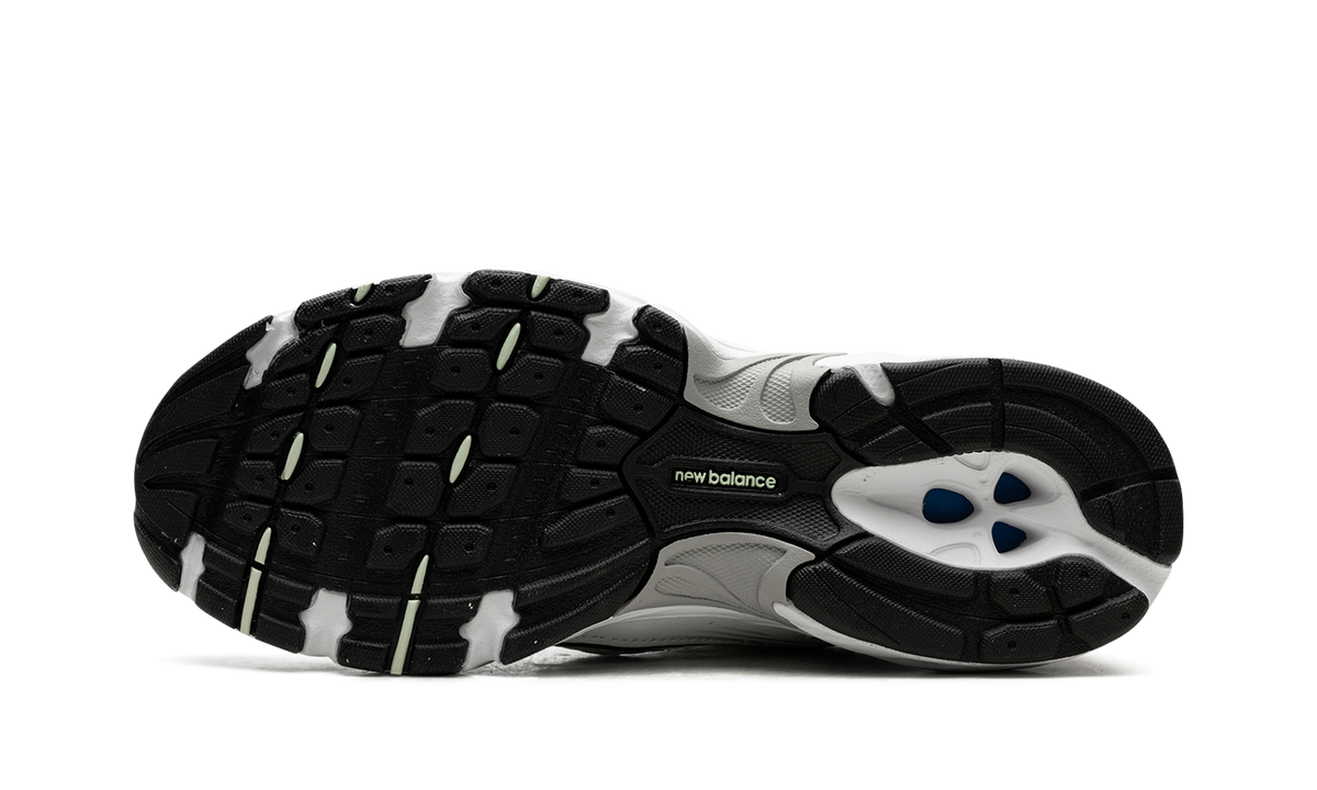Overkicks - New Balance 530 White New Spruce (MR530RB) - vista superior