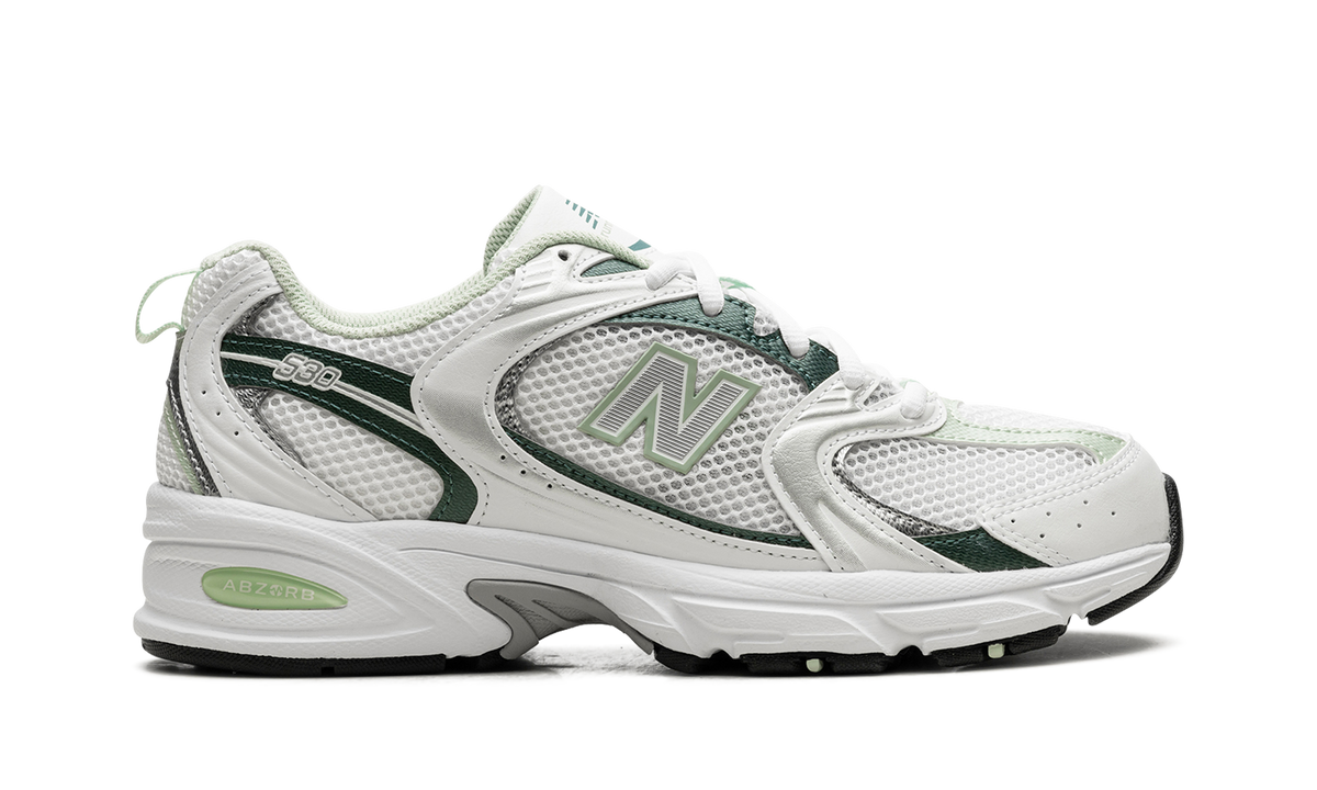 Overkicks - New Balance 530 White New Spruce (MR530RB) - detalle talón