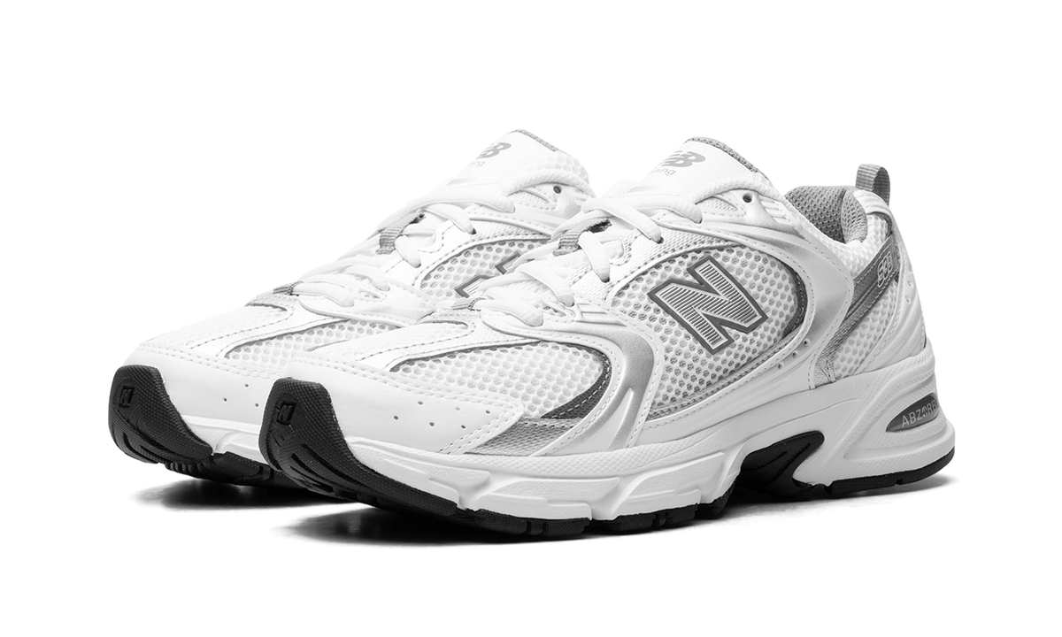 Overkicks - New Balance 530 White Silver Metallic (MR530AD) - vista trasera