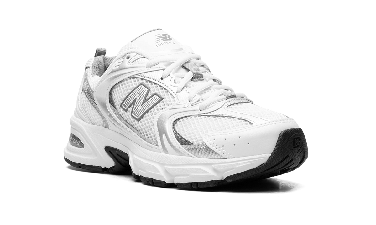 Overkicks - New Balance 530 White Silver Metallic (MR530AD) - detalle lateral interior