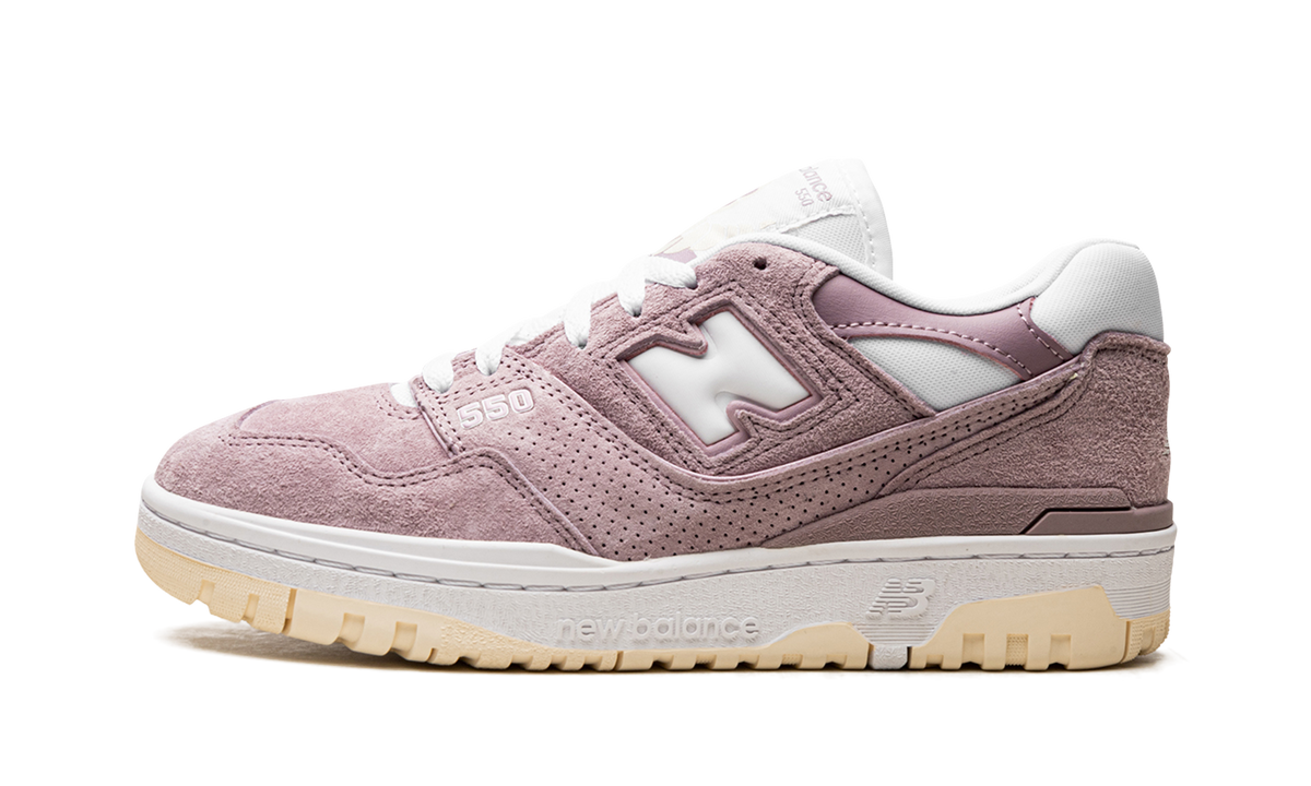 Overkicks - New Balance 550 Lilac Chalk Suede (Womens) (BBW550PB) - vista lateral