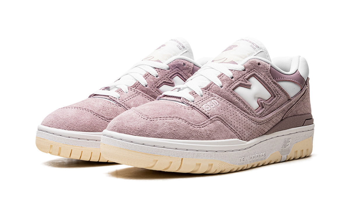 Overkicks - New Balance 550 Lilac Chalk Suede (Womens) (BBW550PB) - vista trasera