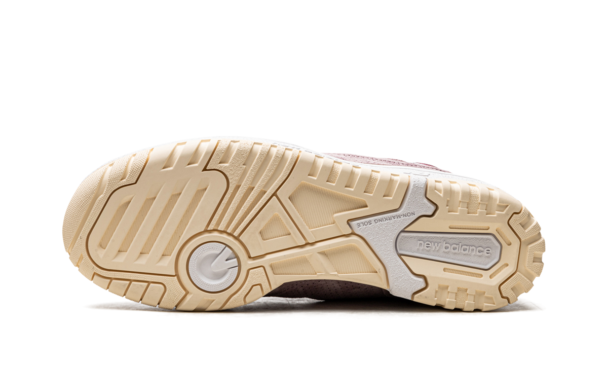 Overkicks - New Balance 550 Lilac Chalk Suede (Womens) (BBW550PB) - vista superior