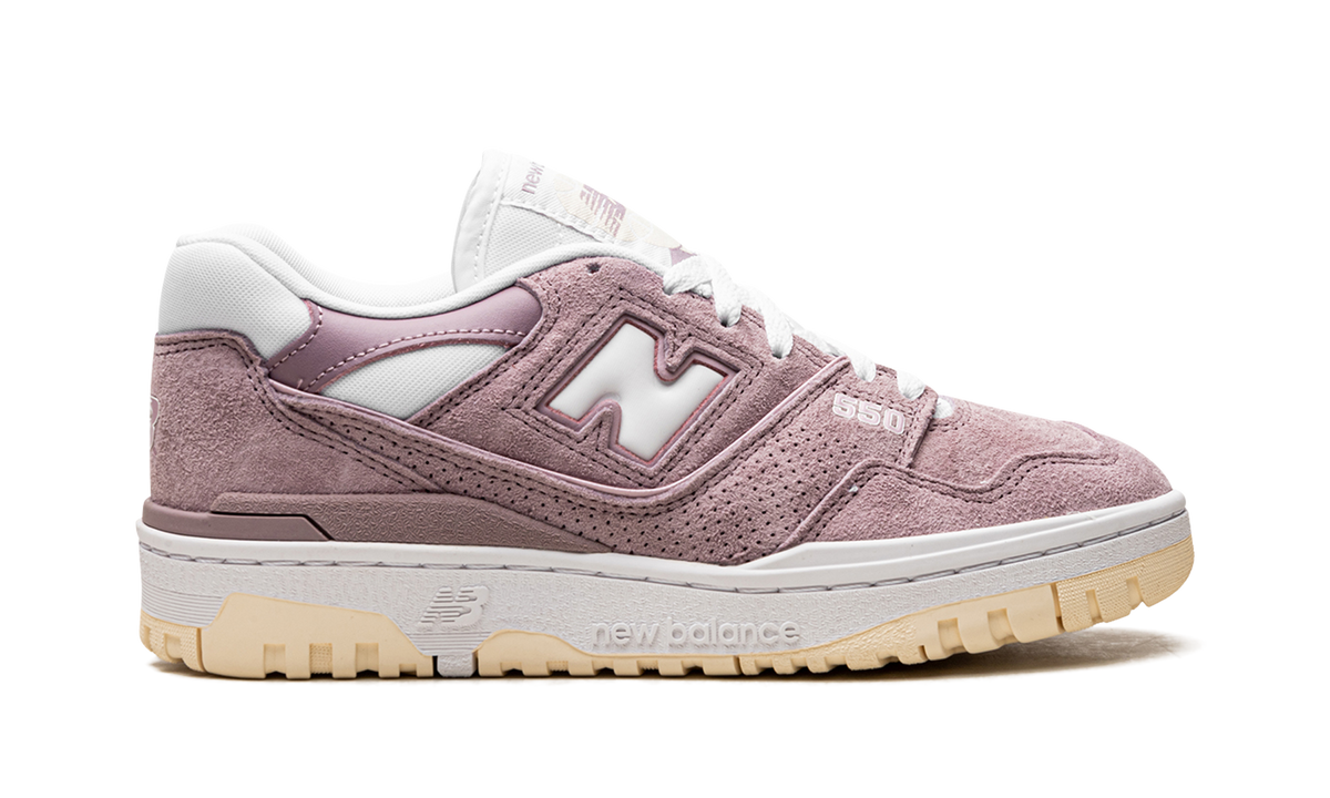 Overkicks - New Balance 550 Lilac Chalk Suede (Womens) (BBW550PB) - detalle talón