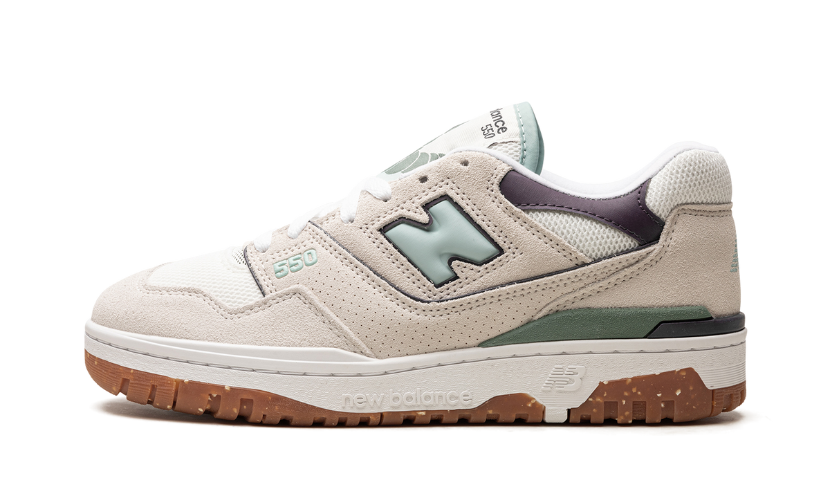 Overkicks - New Balance 550 Sea Salt White Fog (Womens) (BBW550NB) - vista lateral