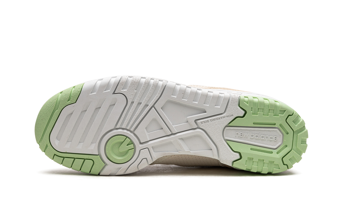 Overkicks - New Balance 550 Turtledove Green Aura (Womens) (BBW550FB) - vista superior