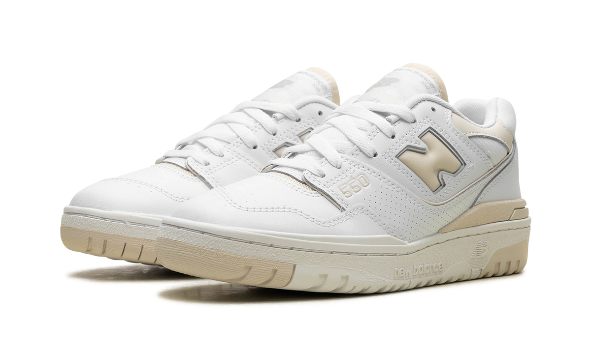 Overkicks - New Balance 550 White Linen (Womens) (BBW550BK) - vista trasera