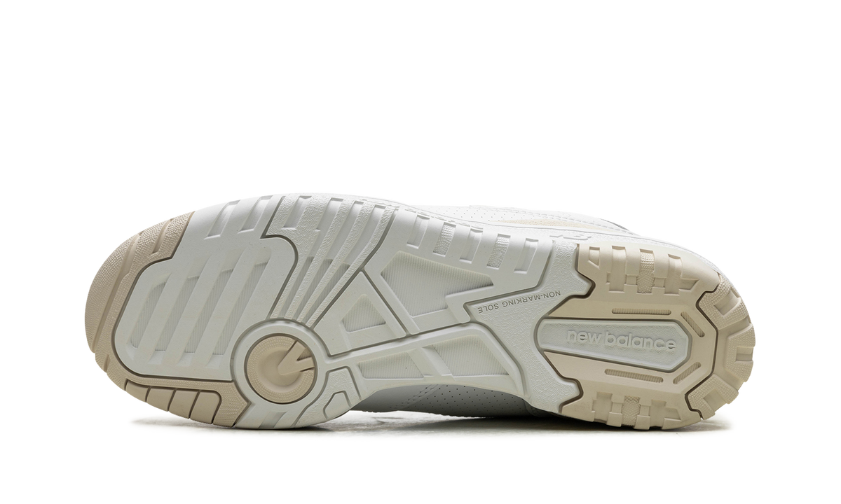 Overkicks - New Balance 550 White Linen (Womens) (BBW550BK) - vista superior