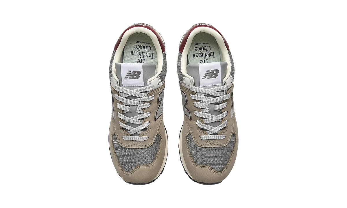 Overkicks - New Balance 574 Arid Stone Monarch Burgundy (U574SKB) - detalle suela