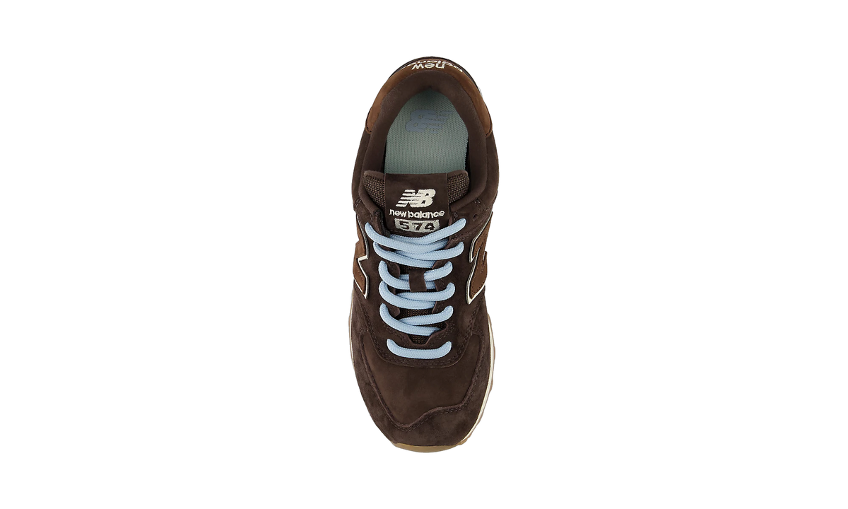 Overkicks - New Balance 574 Black Coffee (Womens) (W57474P) - par completo