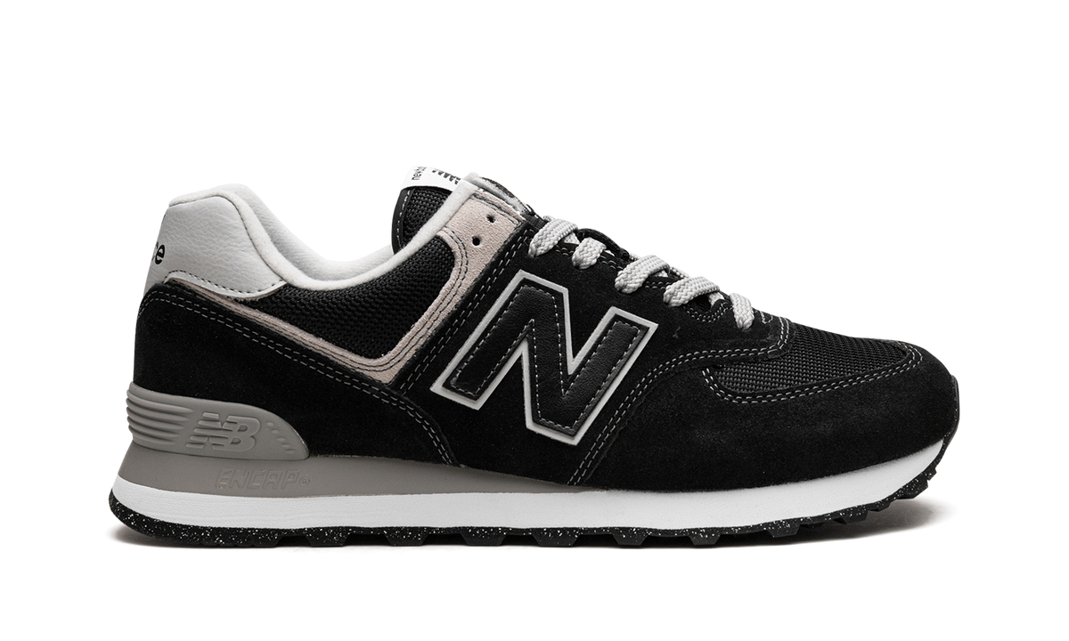 Overkicks - New Balance 574 Black White (ML574EVB) - detalle talón
