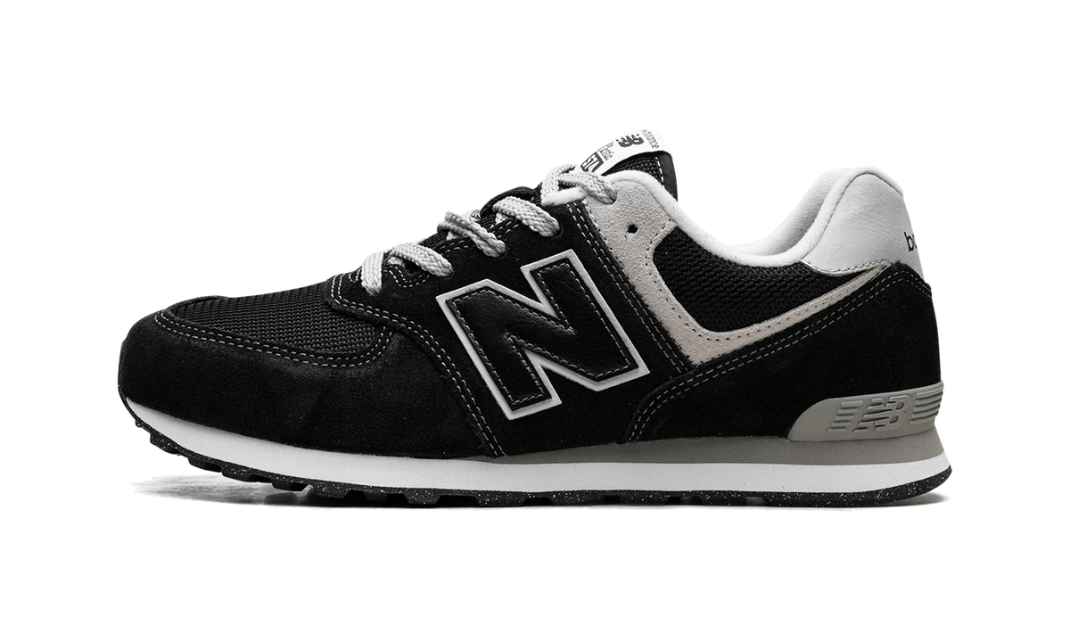 Overkicks - New Balance 574 Core Black White (GS) (GC574EVB) - vista lateral