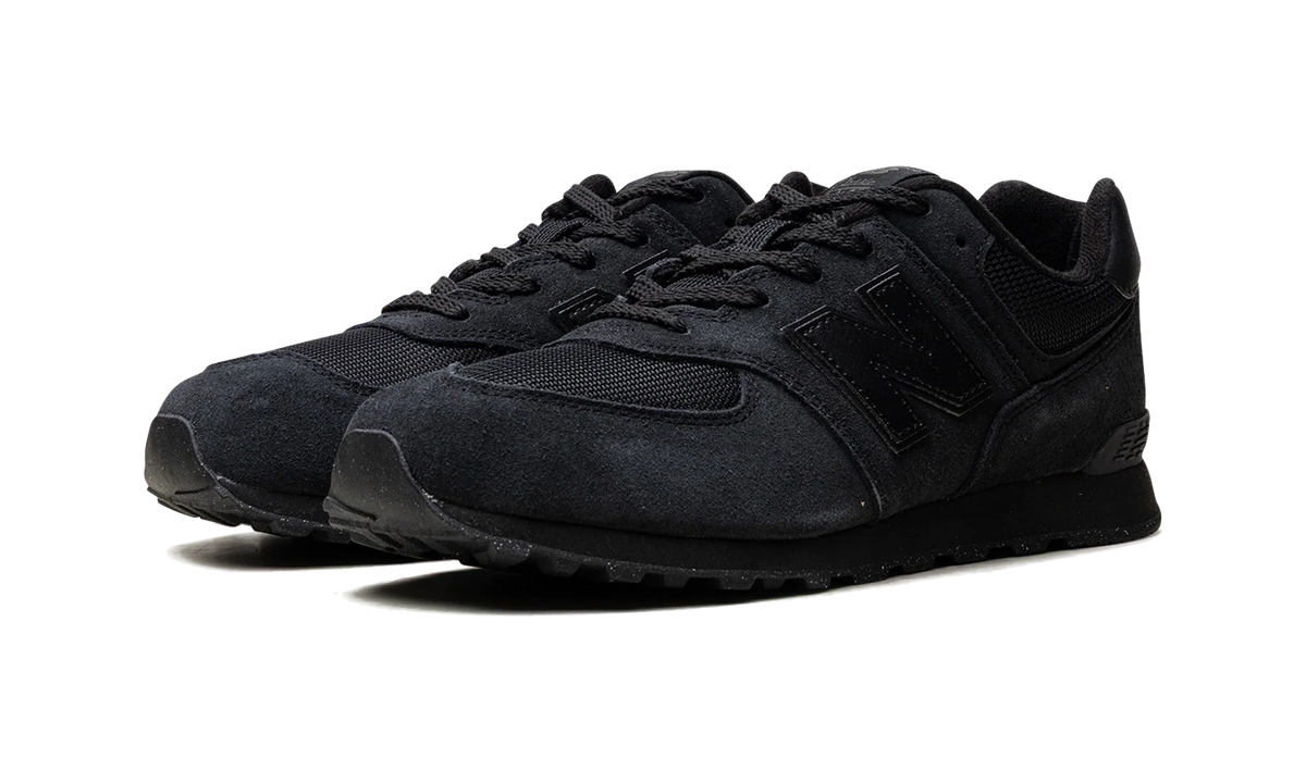 Overkicks - New Balance 574 Core Triple Black (GS) (GC574EVE) - imagen 2