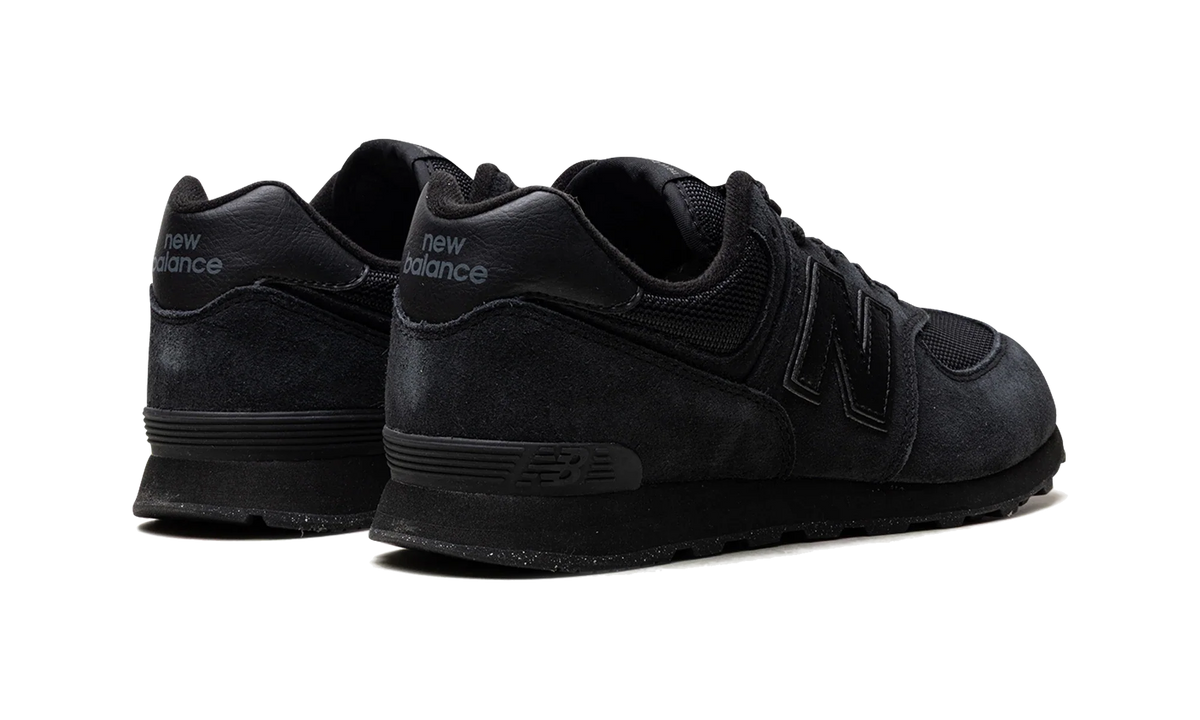 Overkicks - New Balance 574 Core Triple Black (GS) (GC574EVE) - imagen 3