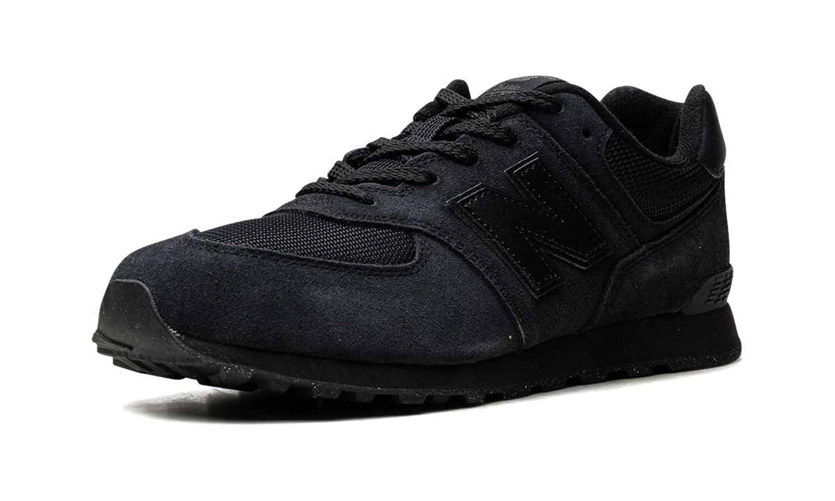 Overkicks - New Balance 574 Core Triple Black (GS) (GC574EVE) - imagen 4