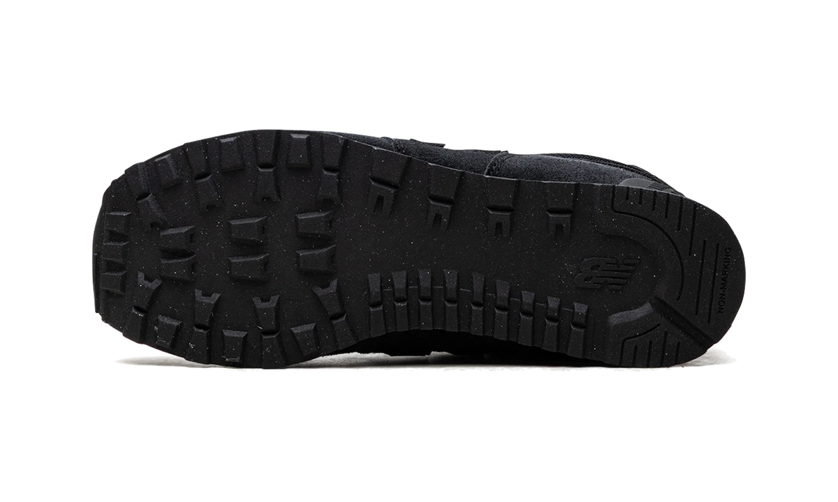 Overkicks - New Balance 574 Core Triple Black (GS) (GC574EVE) - imagen 5
